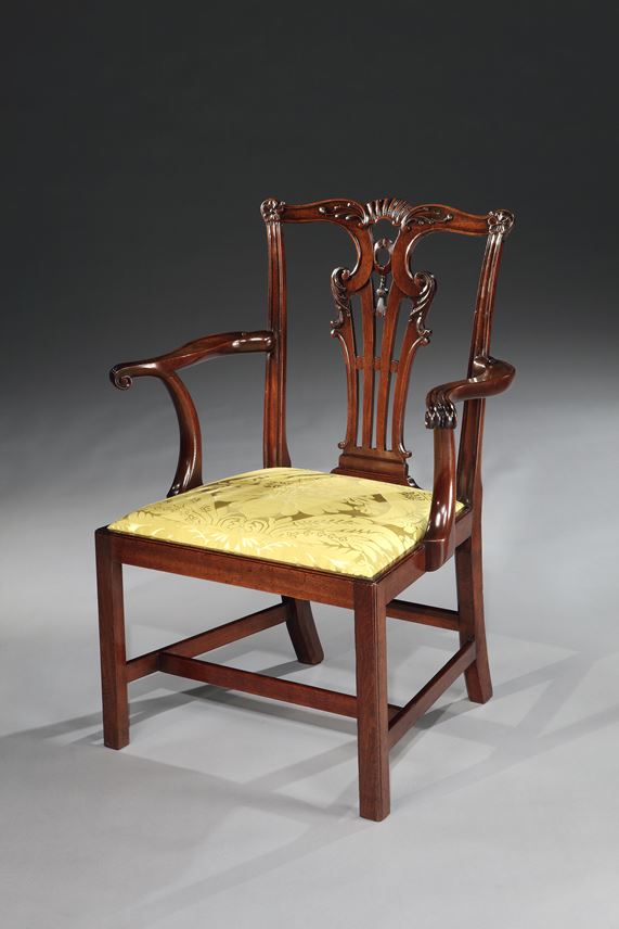 A SET OF TEN GEORGE II MAHOGANY DINING CHAIRS | MasterArt